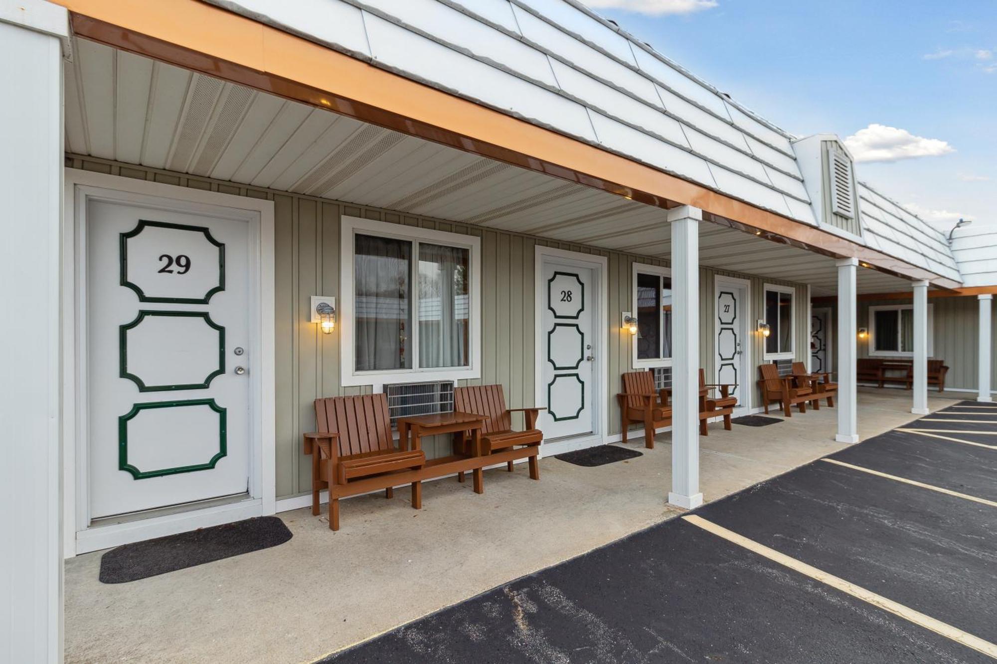Vindel Motel - Mackinaw City Buitenkant foto