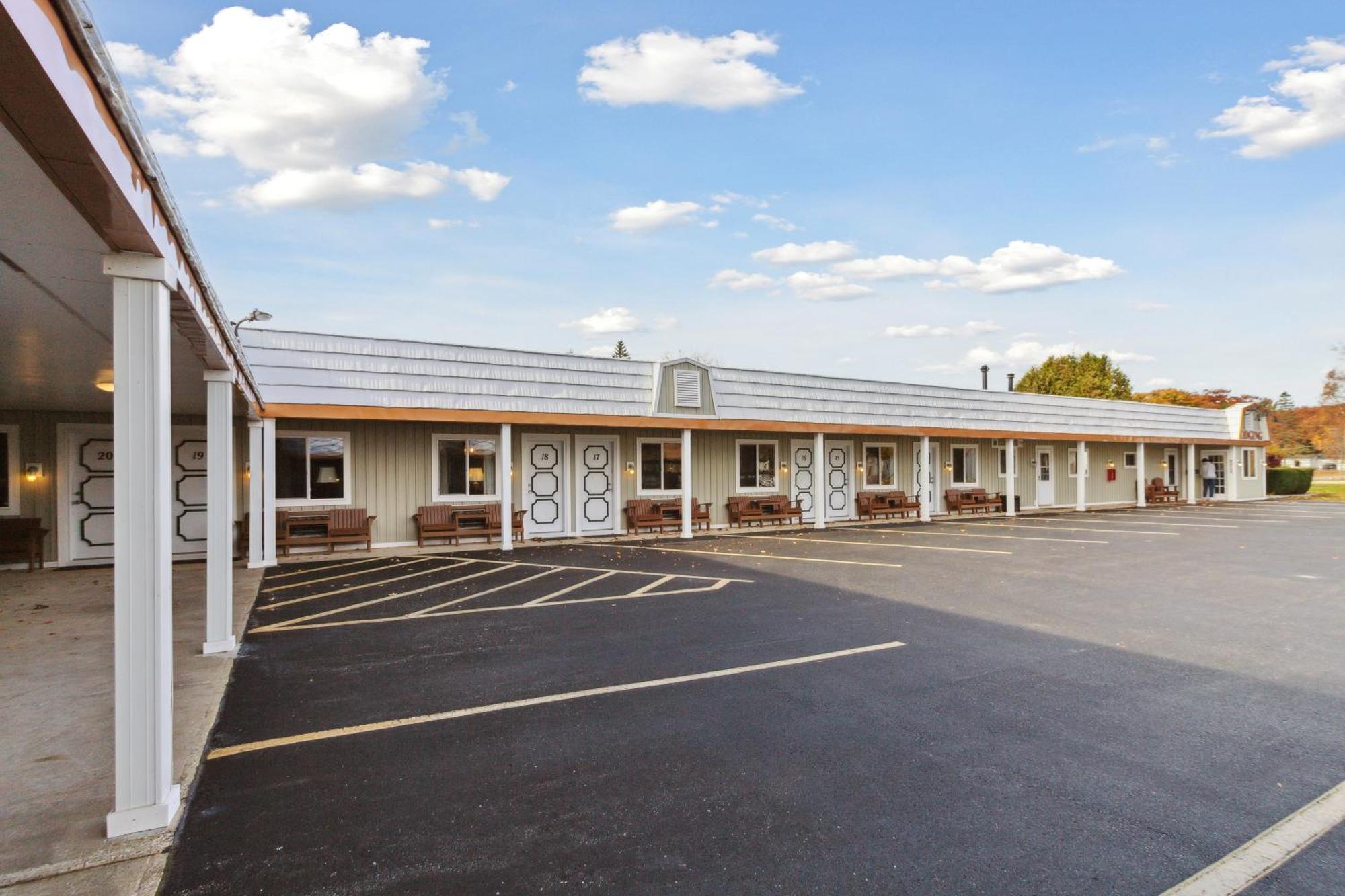 Vindel Motel - Mackinaw City Buitenkant foto