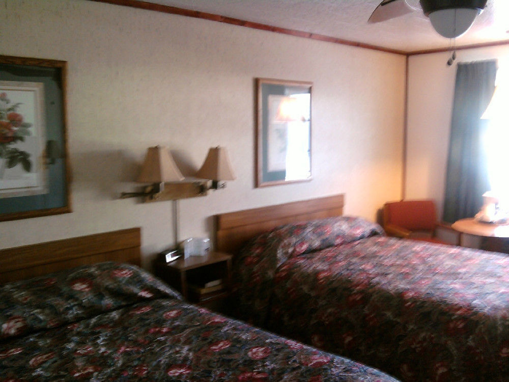 Vindel Motel - Mackinaw City Buitenkant foto