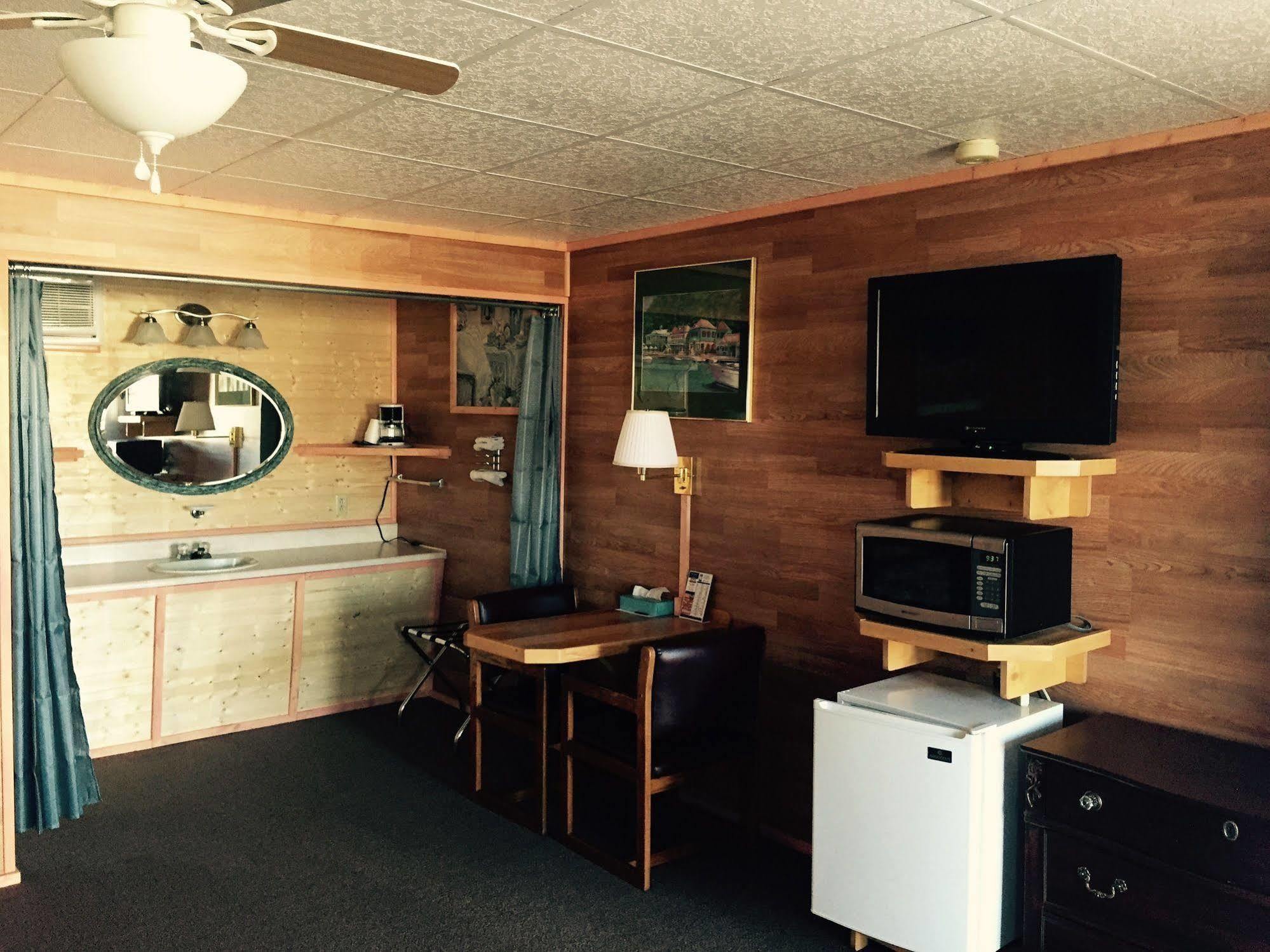 Vindel Motel - Mackinaw City Buitenkant foto