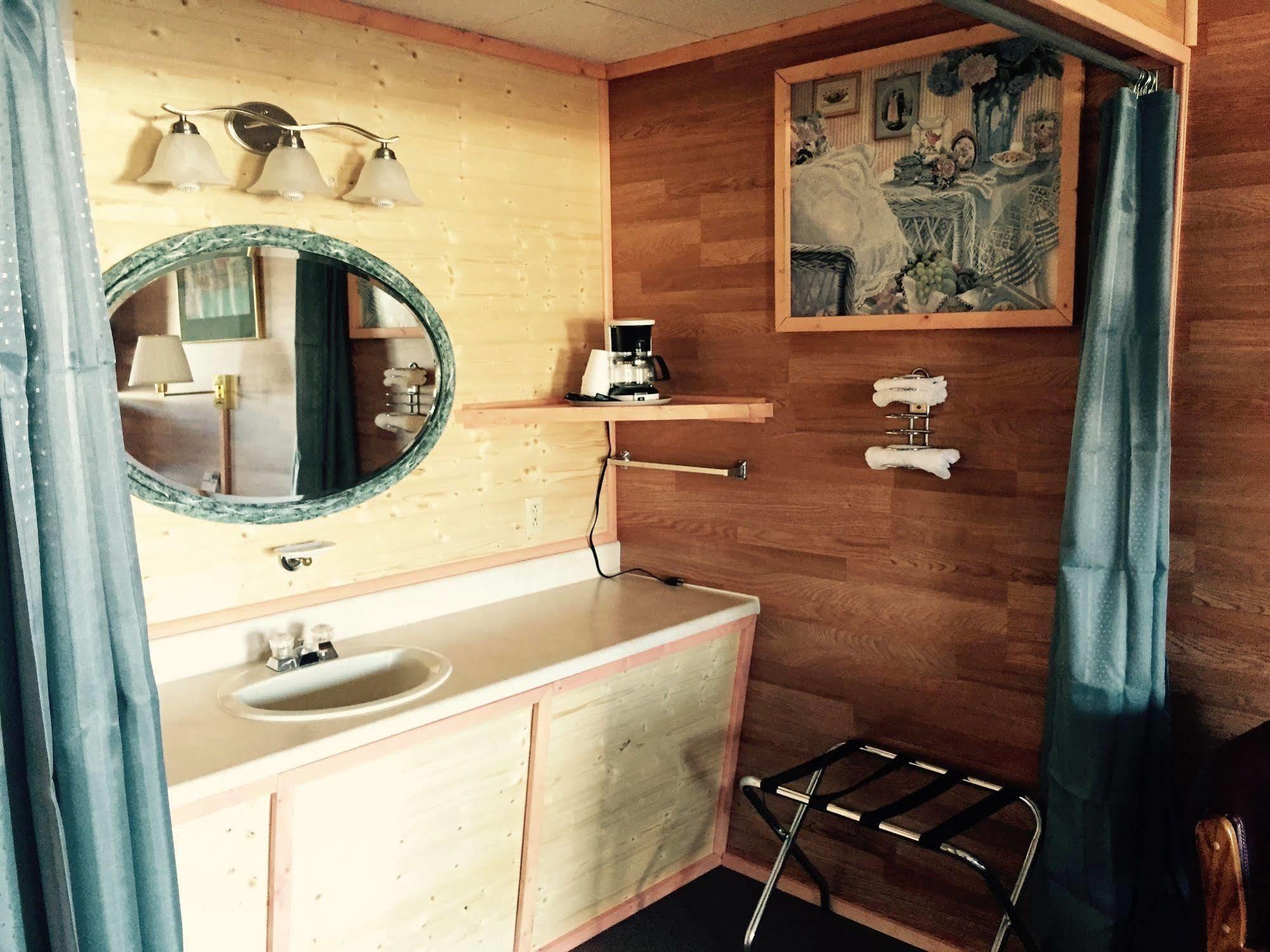 Vindel Motel - Mackinaw City Buitenkant foto