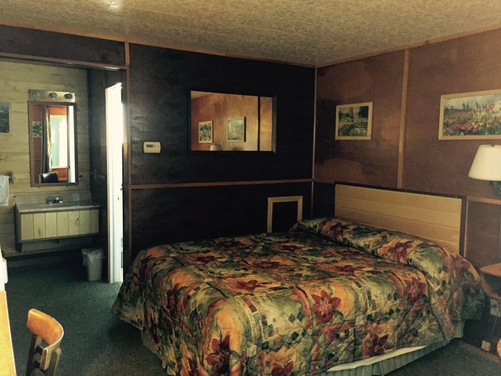 Vindel Motel - Mackinaw City Buitenkant foto