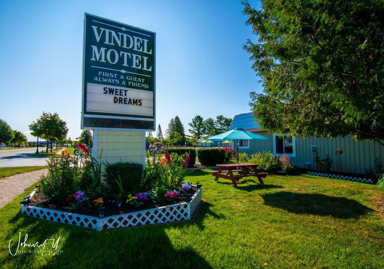 Vindel Motel - Mackinaw City Buitenkant foto