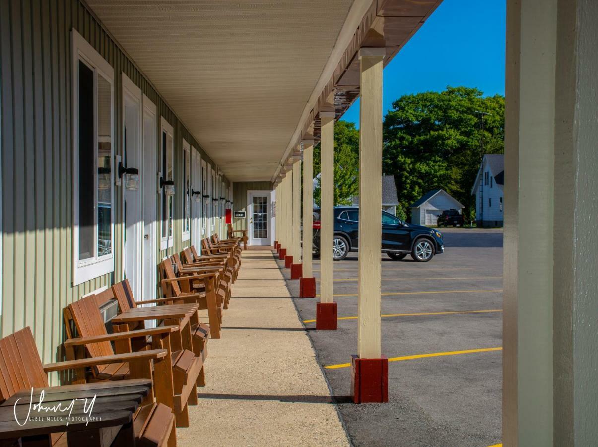 Vindel Motel - Mackinaw City Buitenkant foto