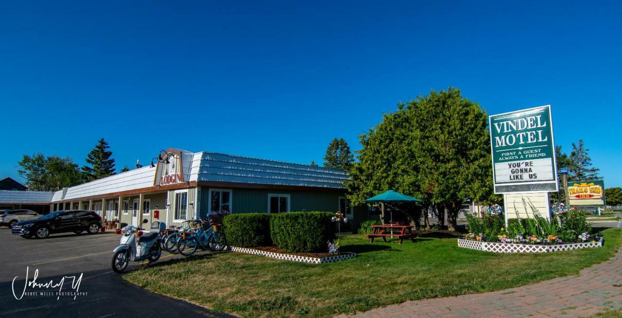 Vindel Motel - Mackinaw City Buitenkant foto