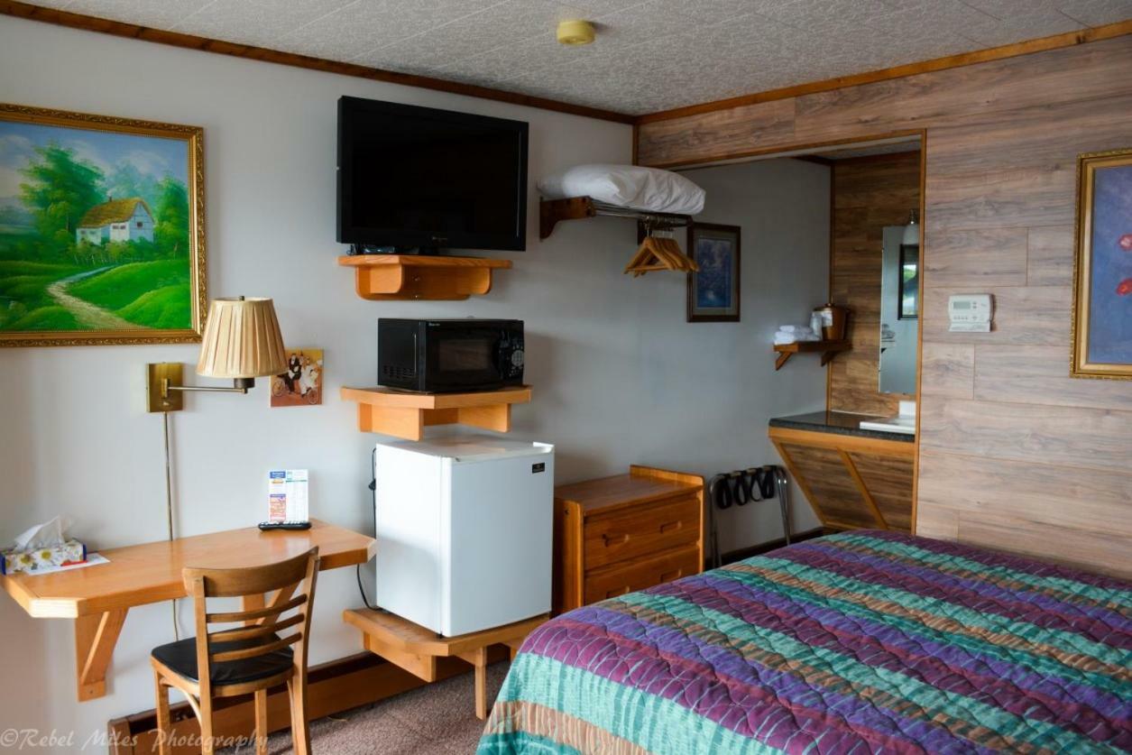 Vindel Motel - Mackinaw City Buitenkant foto